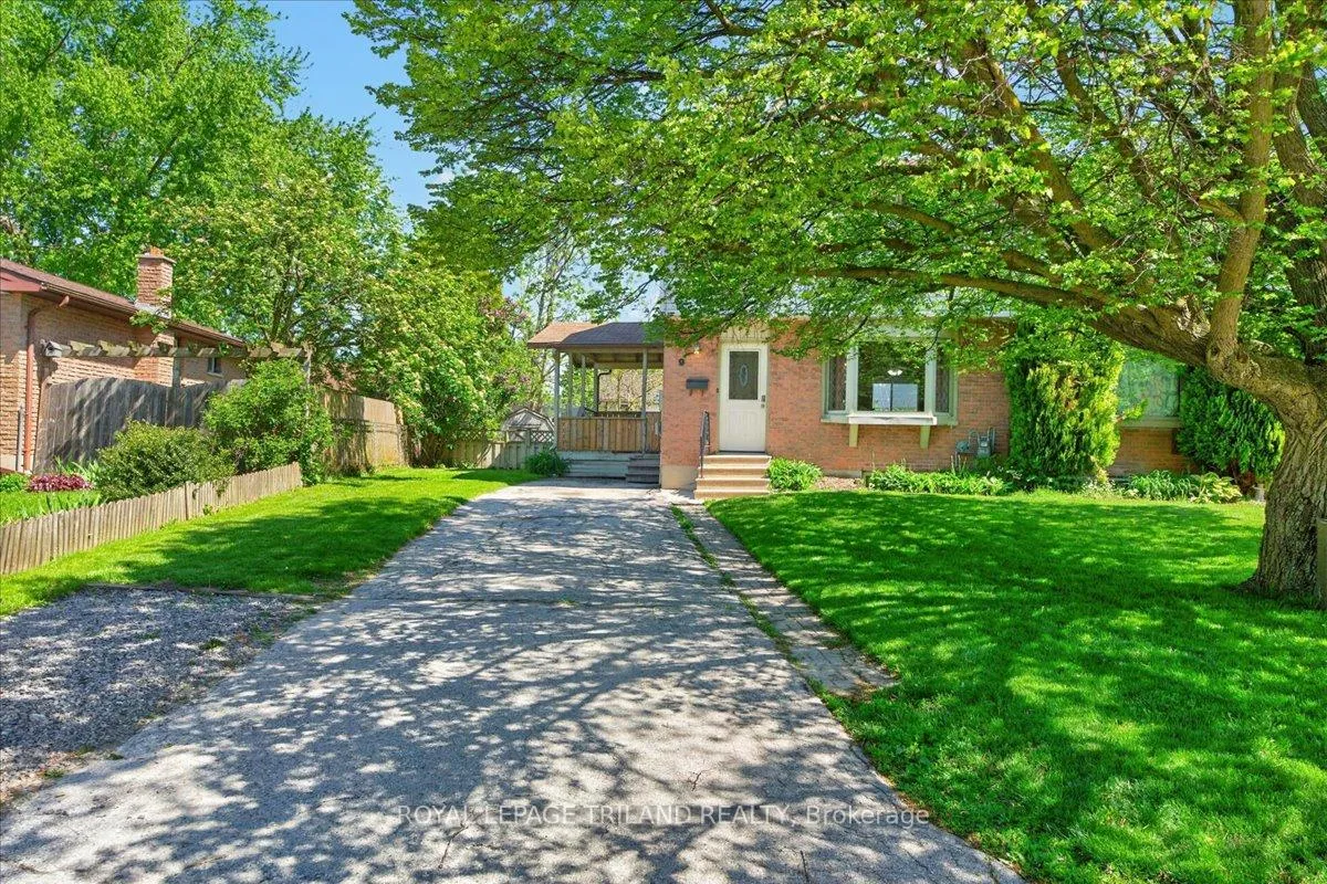 Photo 4 of 9 Parcreek Place, Strathroy-Caradoc, NW — HOMEH