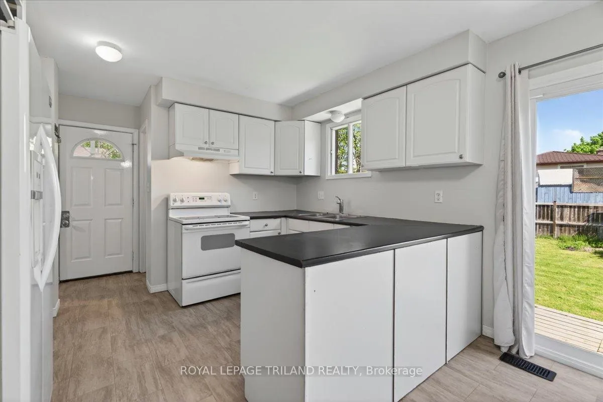 Photo 11 of 9 Parcreek Place, Strathroy-Caradoc, NW — HOMEH