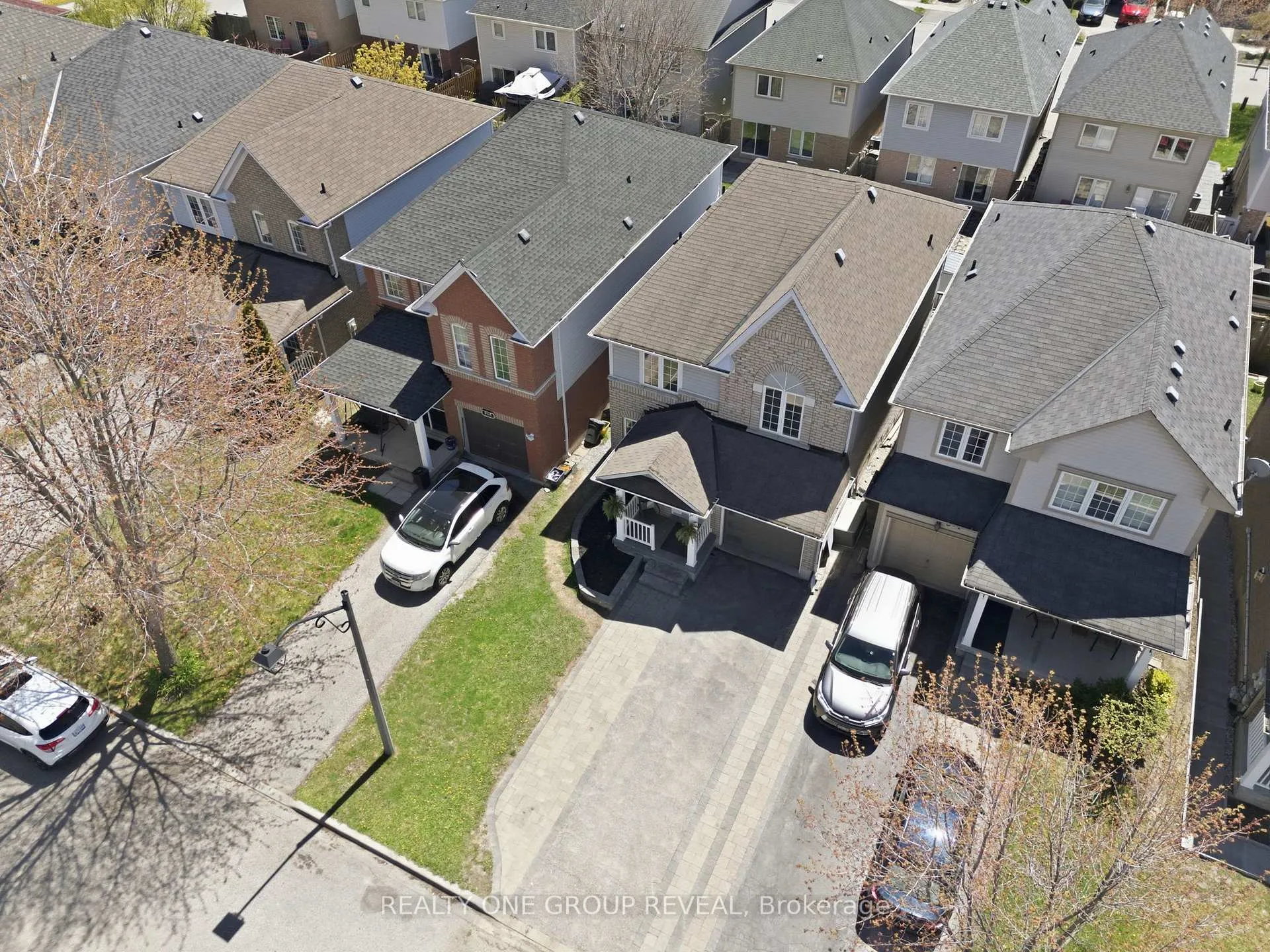 Photo 2 of 910 Taggart Crescent, Oshawa, Pinecrest — HOMEH
