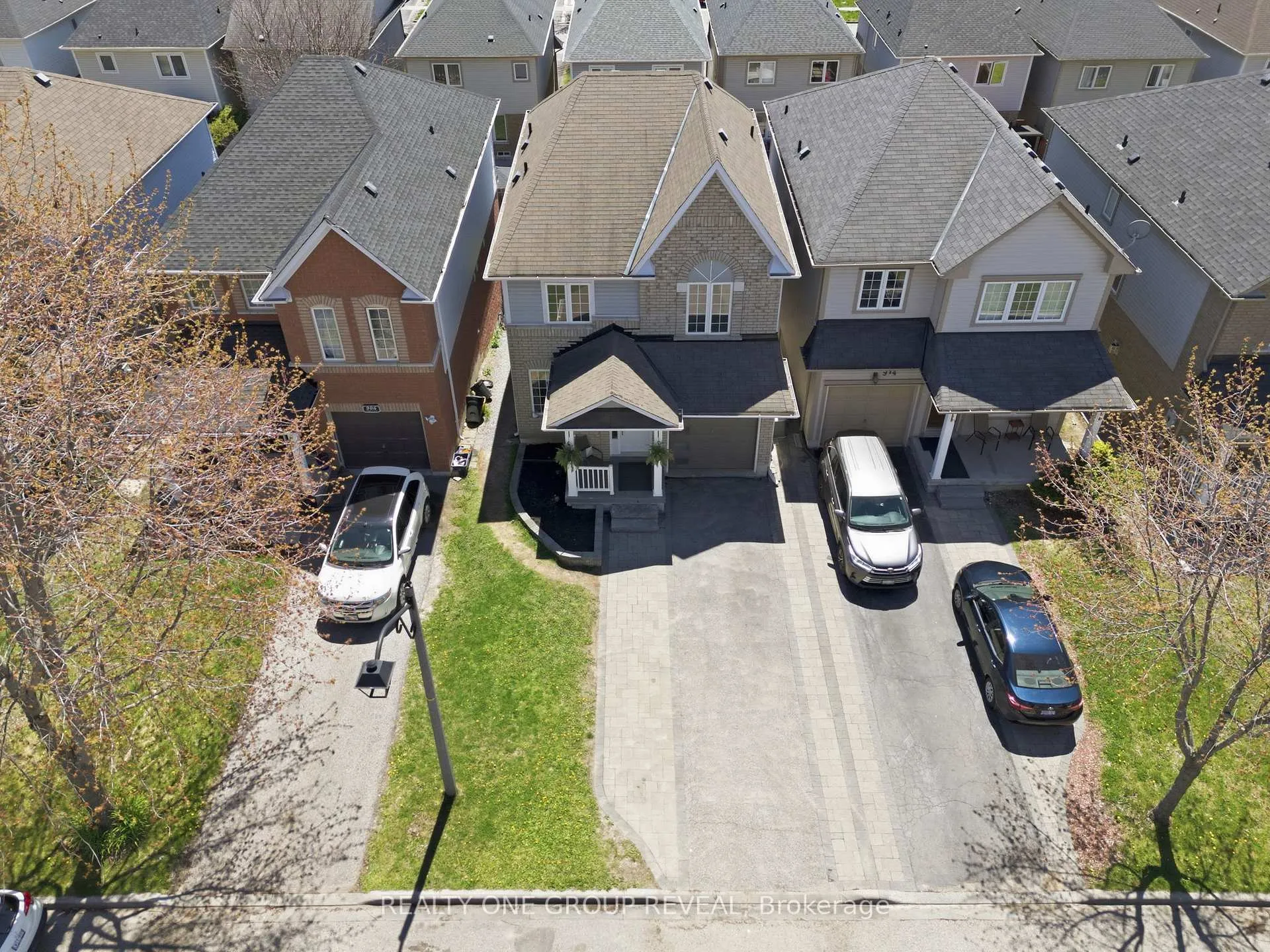 Photo 3 of 910 Taggart Crescent, Oshawa, Pinecrest — HOMEH