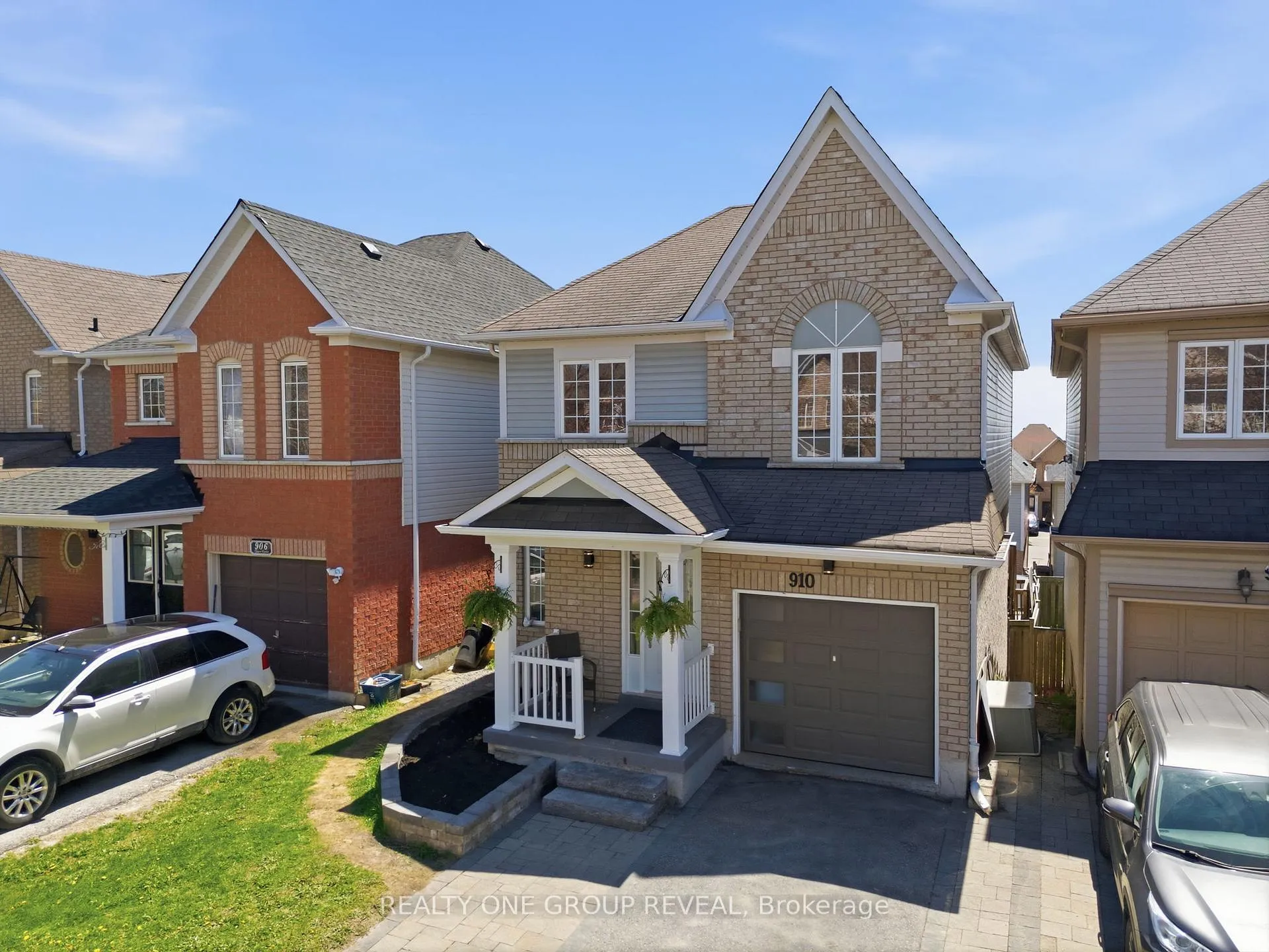 Photo 5 of 910 Taggart Crescent, Oshawa, Pinecrest — HOMEH