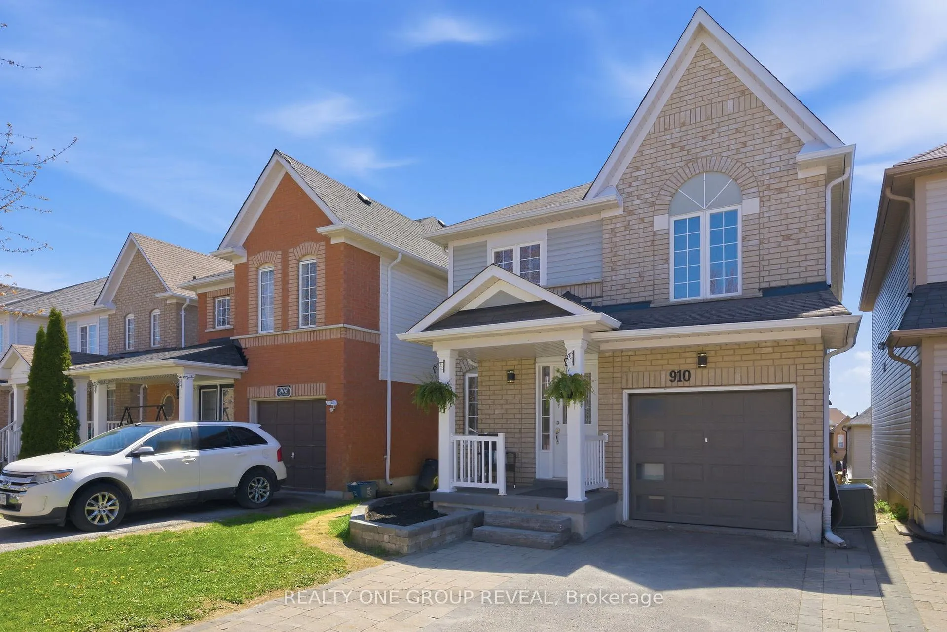 Photo 7 of 910 Taggart Crescent, Oshawa, Pinecrest — HOMEH