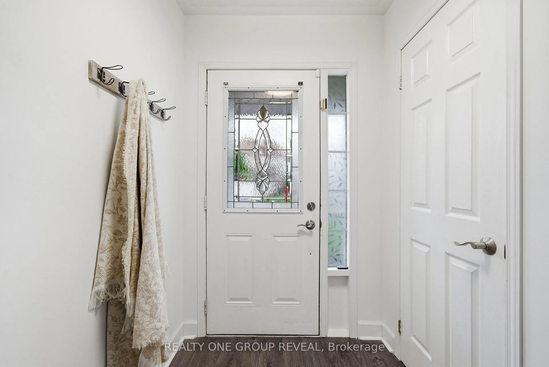 Photo 10 of 910 Taggart Crescent, Oshawa, Pinecrest — HOMEH