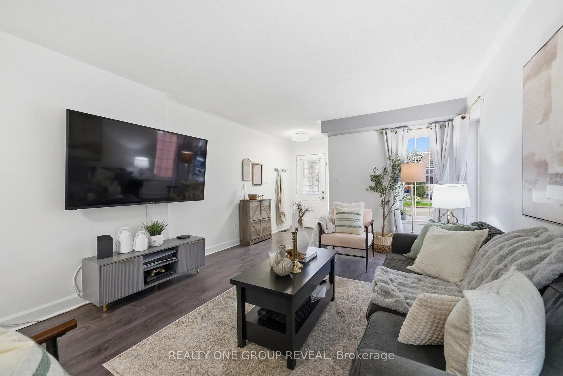 Photo 13 of 910 Taggart Crescent, Oshawa, Pinecrest — HOMEH
