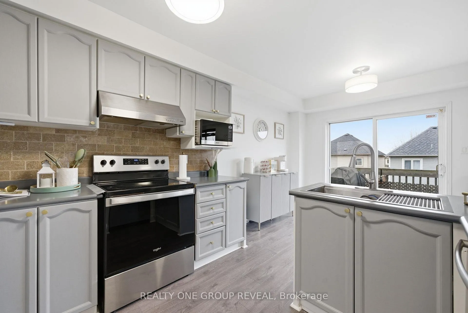 Photo 14 of 910 Taggart Crescent, Oshawa, Pinecrest — HOMEH