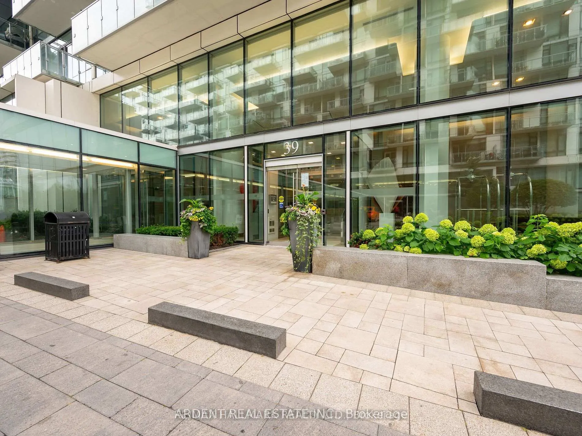Photo 6 of Unit 824, 39 Queens Quay E, Toronto, Waterfront Communities — HOMEH