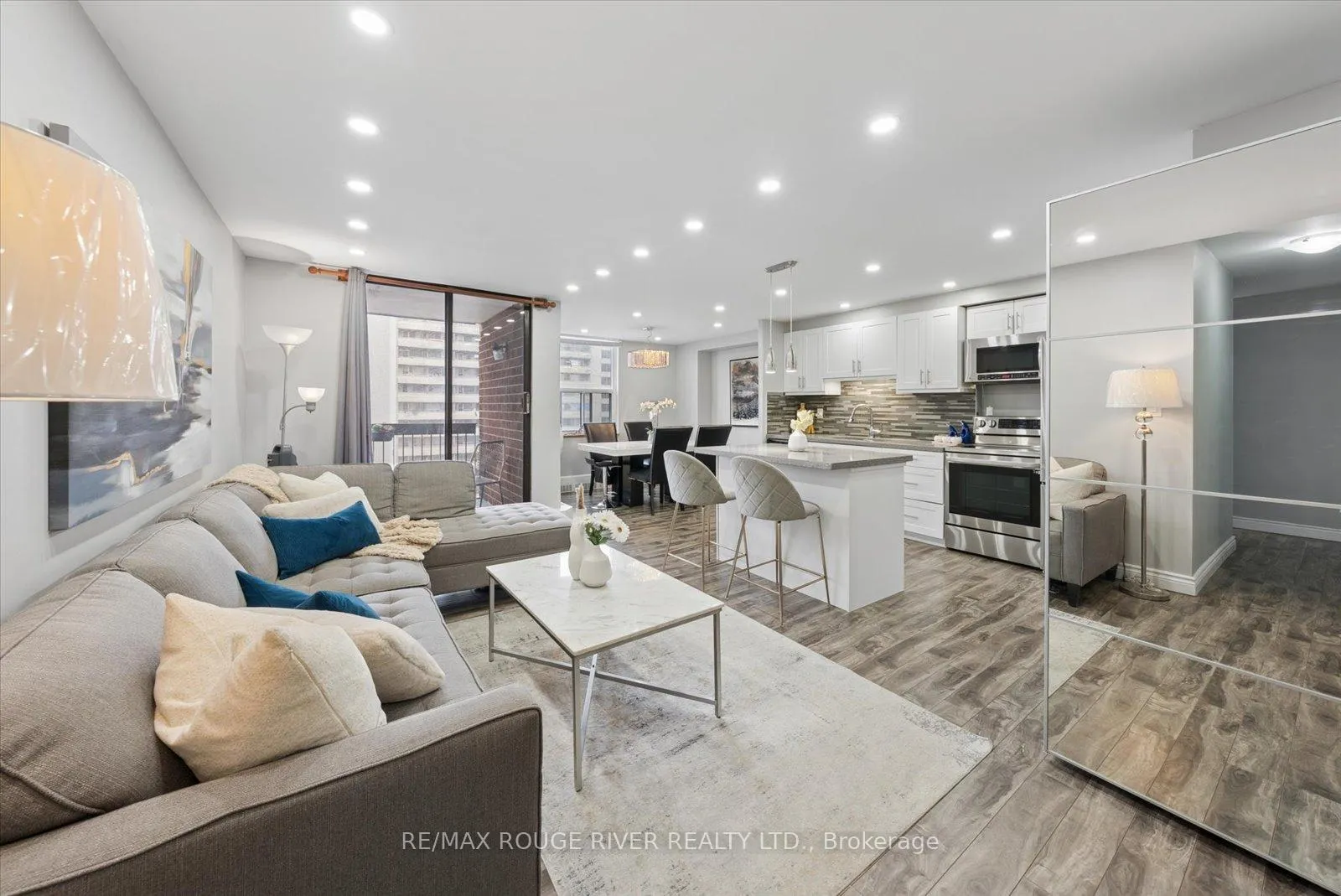 Photo 2 of Unit 907, 90 Ling Road, Scarborough, West Hill — HOMEH