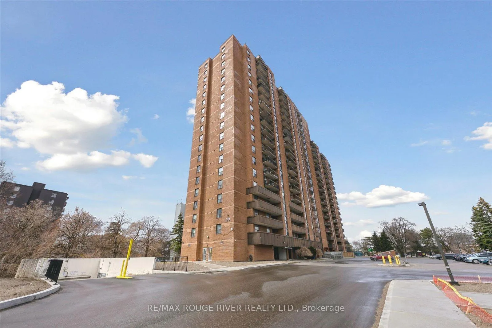Photo 3 of Unit 907, 90 Ling Road, Scarborough, West Hill — HOMEH