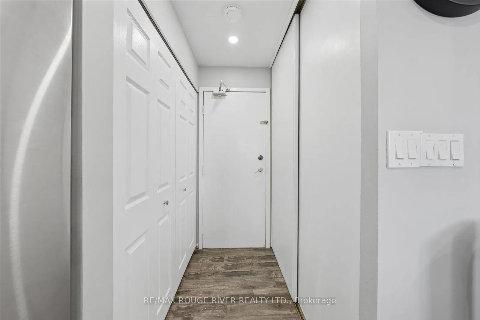 Photo 6 of Unit 907, 90 Ling Road, Scarborough, West Hill — HOMEH