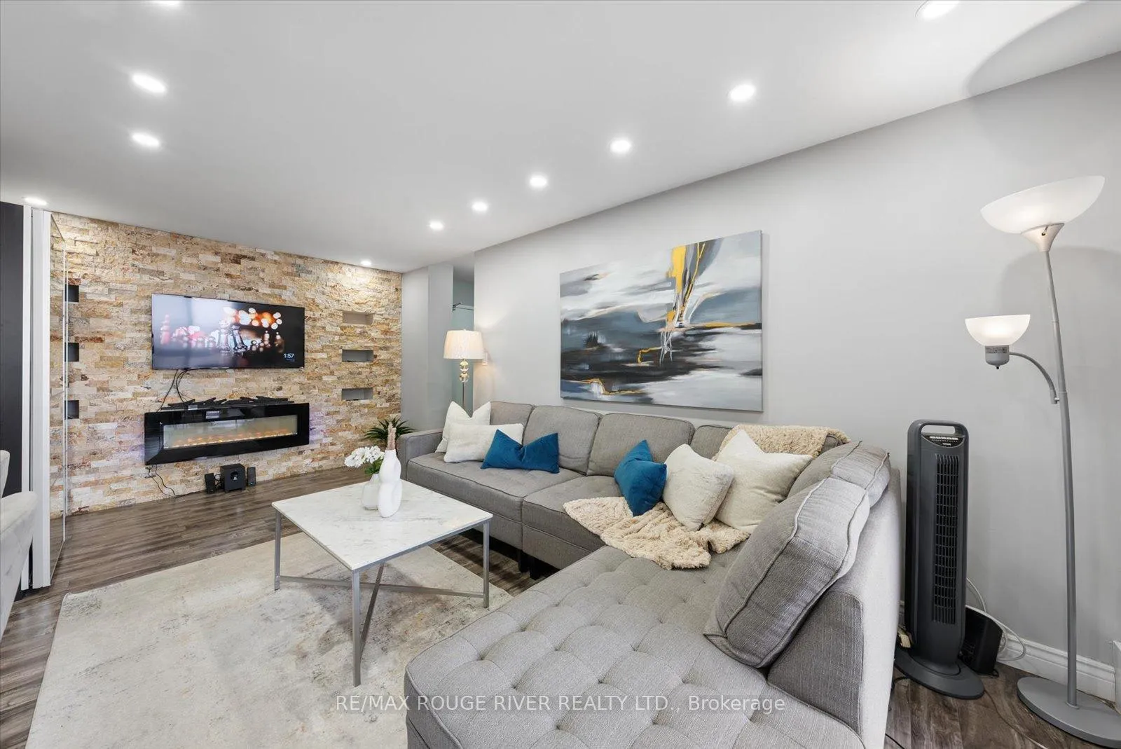 Photo 8 of Unit 907, 90 Ling Road, Scarborough, West Hill — HOMEH