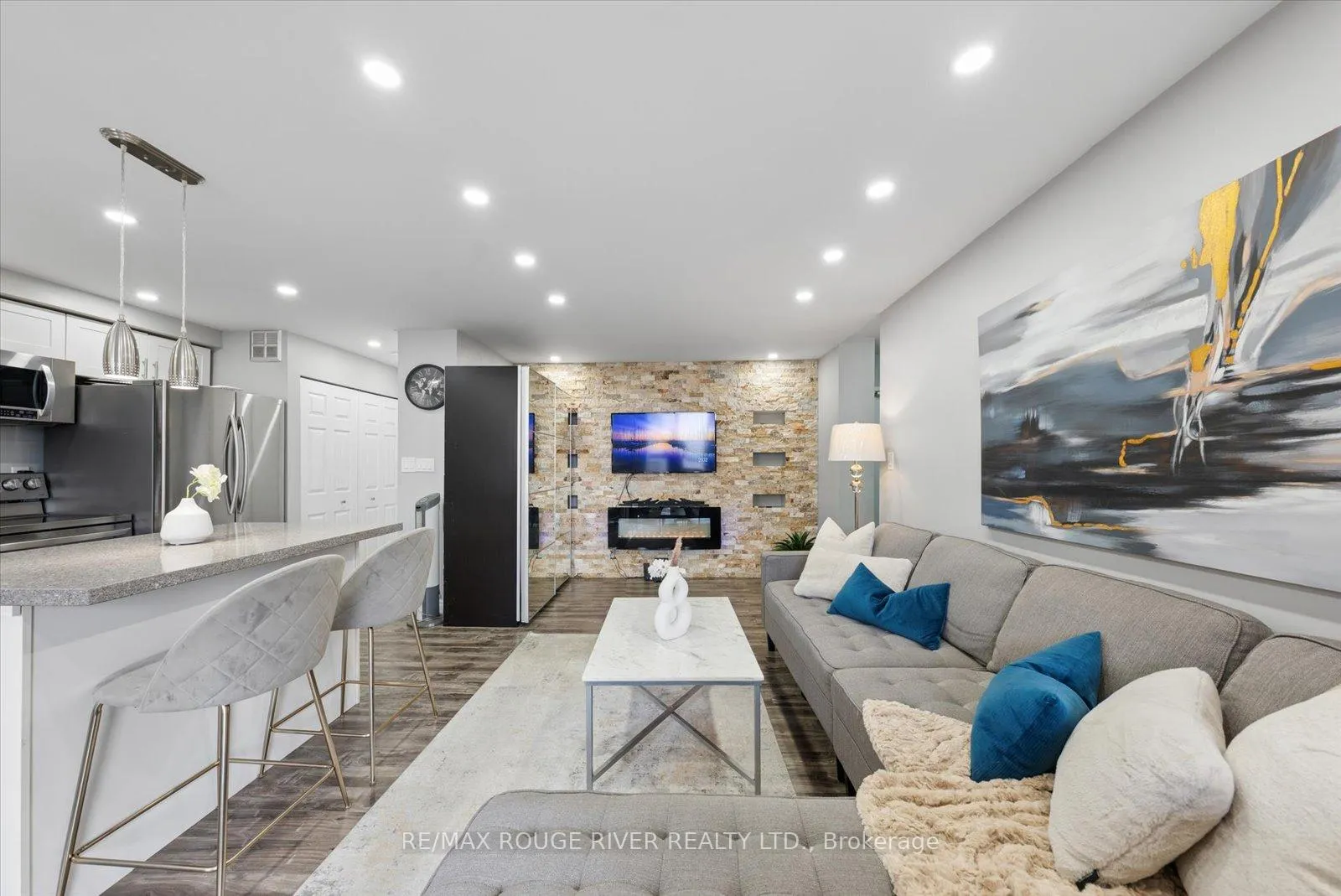 Photo 10 of Unit 907, 90 Ling Road, Scarborough, West Hill — HOMEH