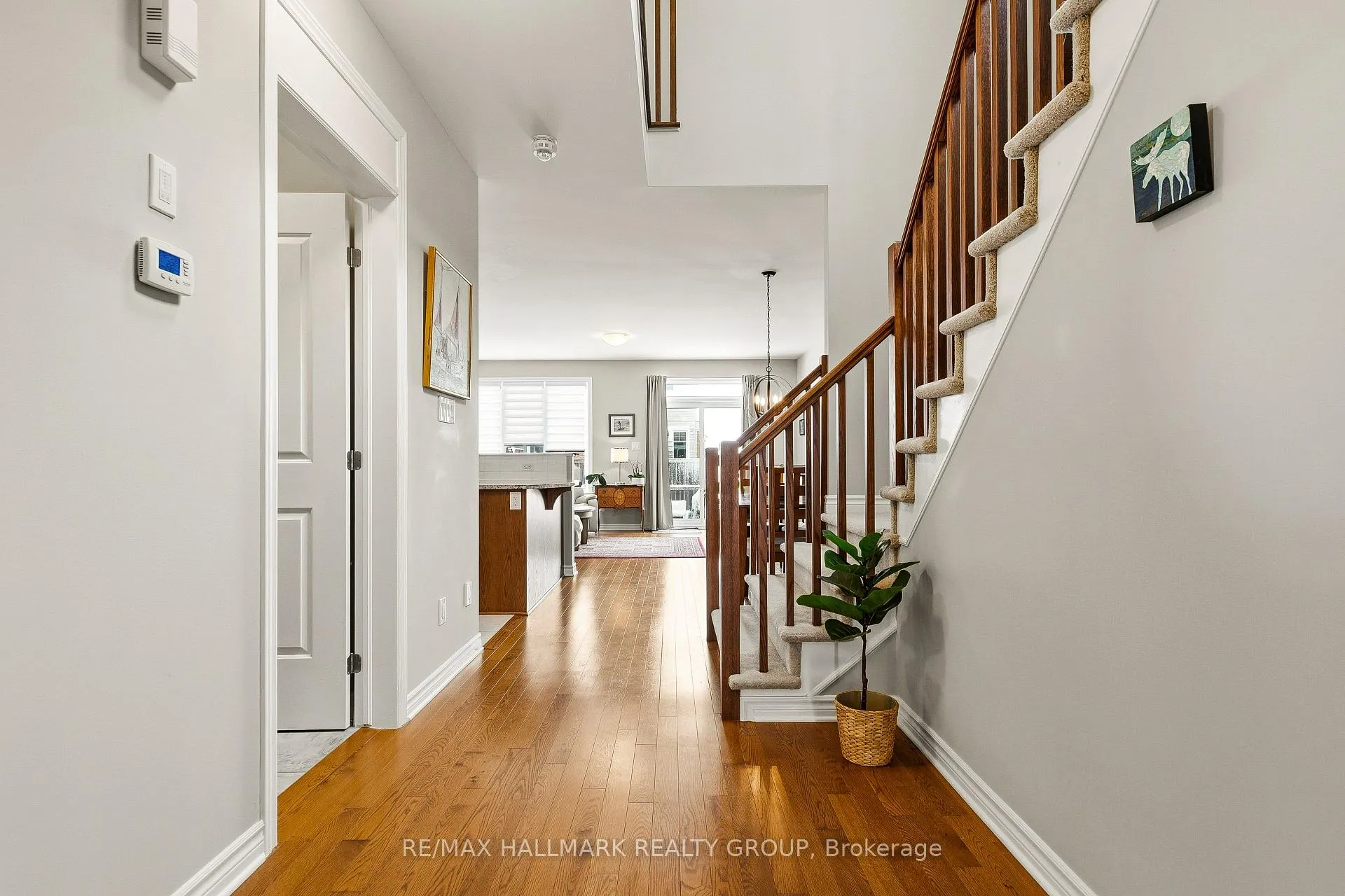 Photo 3 of 844 Cedar Creek Drive, Ottawa, Blossom Park/Kemp Park/Findlay Creek — HOMEH