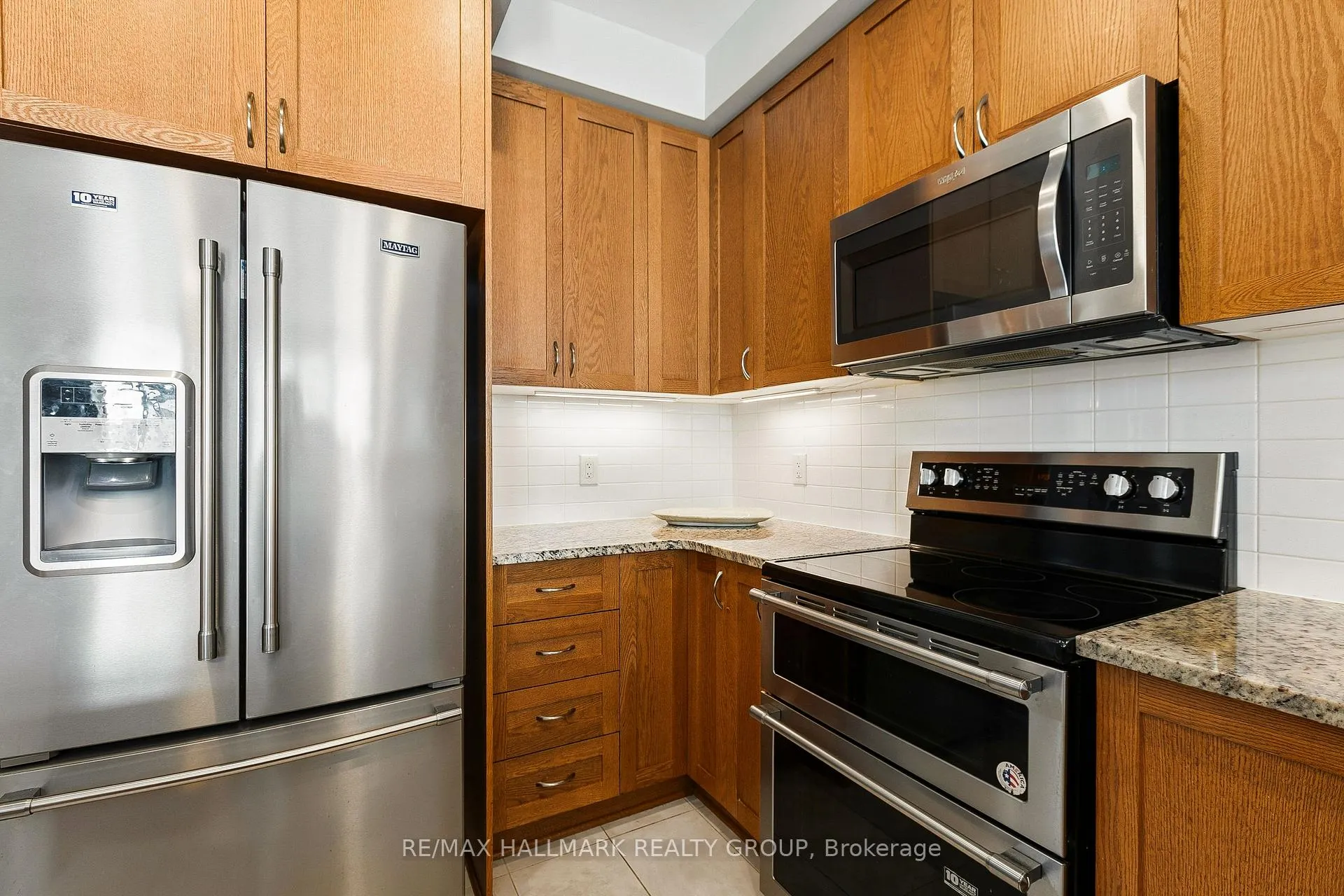 Photo 14 of 844 Cedar Creek Drive, Ottawa, Blossom Park/Kemp Park/Findlay Creek — HOMEH