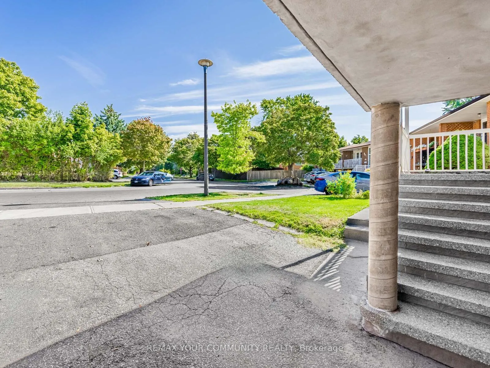Photo 4 of 14 Roseville Drive, Brampton, Brampton South — HOMEH