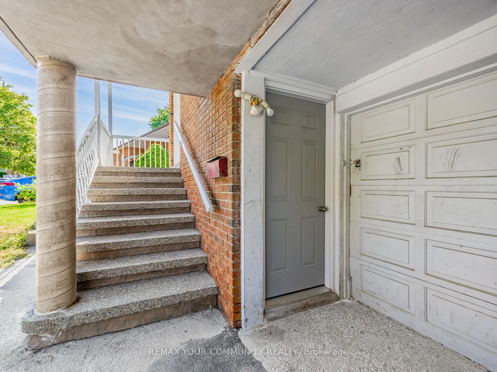 Photo 5 of 14 Roseville Drive, Brampton, Brampton South — HOMEH