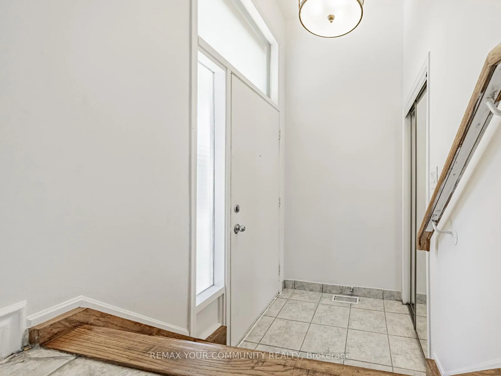 Photo 7 of 14 Roseville Drive, Brampton, Brampton South — HOMEH