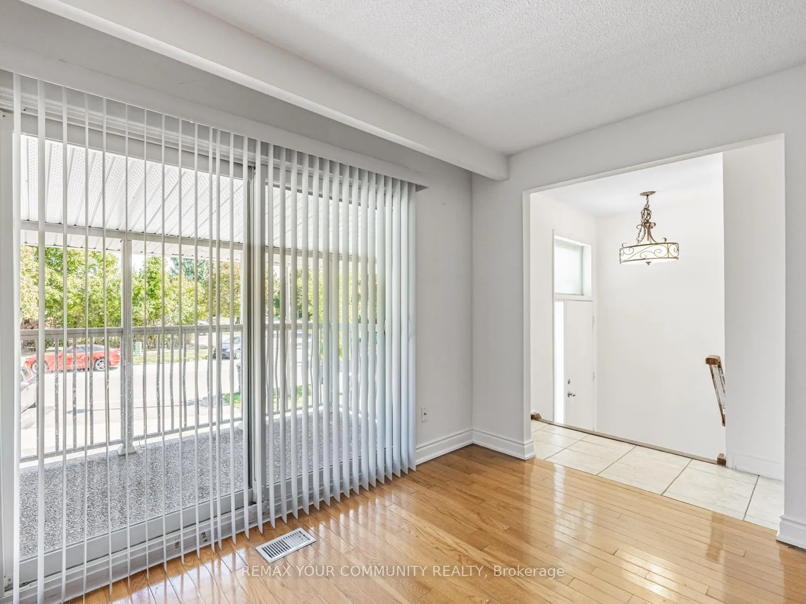 Photo 9 of 14 Roseville Drive, Brampton, Brampton South — HOMEH