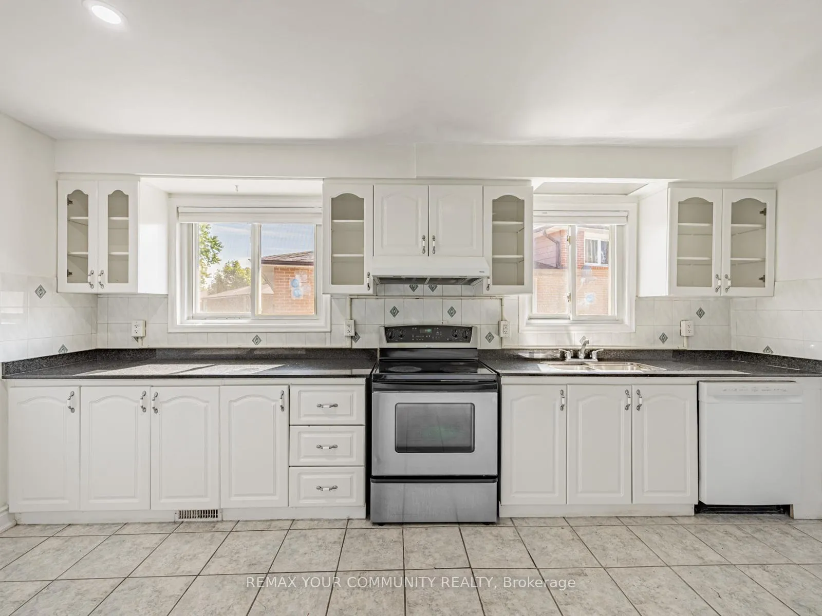 Photo 15 of 14 Roseville Drive, Brampton, Brampton South — HOMEH
