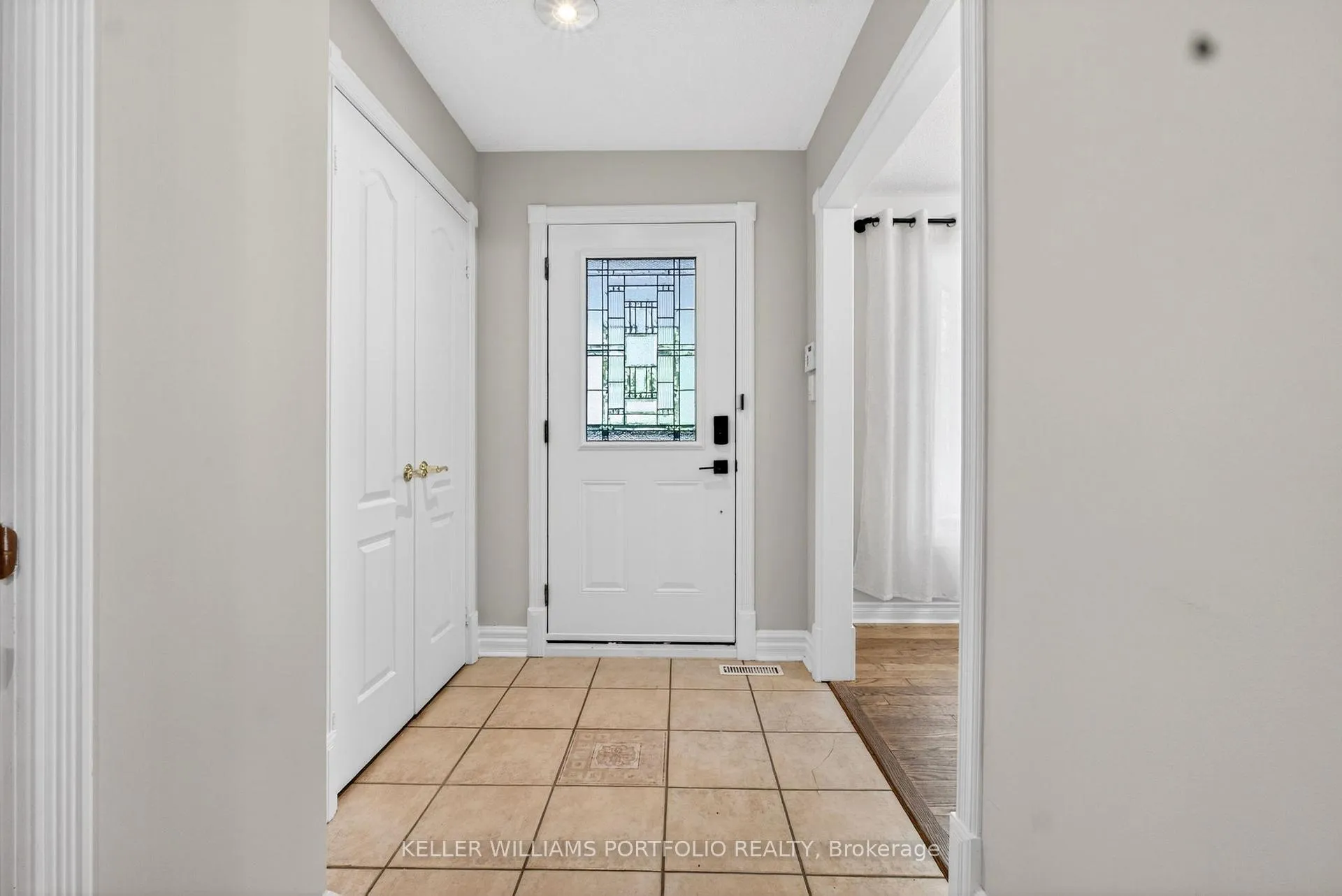 Photo 4 of 38 Laurelcrest Street, Brampton, Westgate — HOMEH