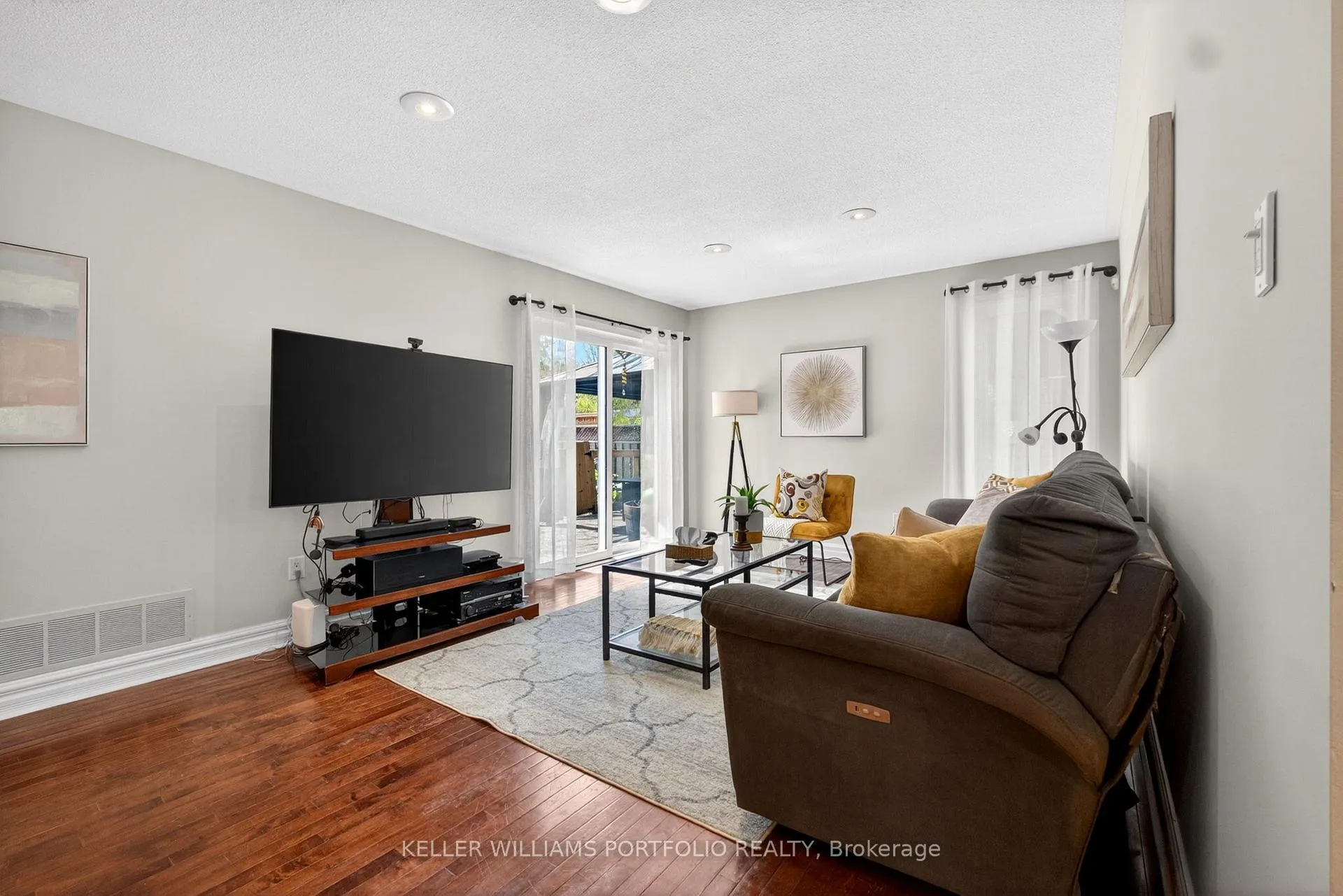 Photo 13 of 38 Laurelcrest Street, Brampton, Westgate — HOMEH