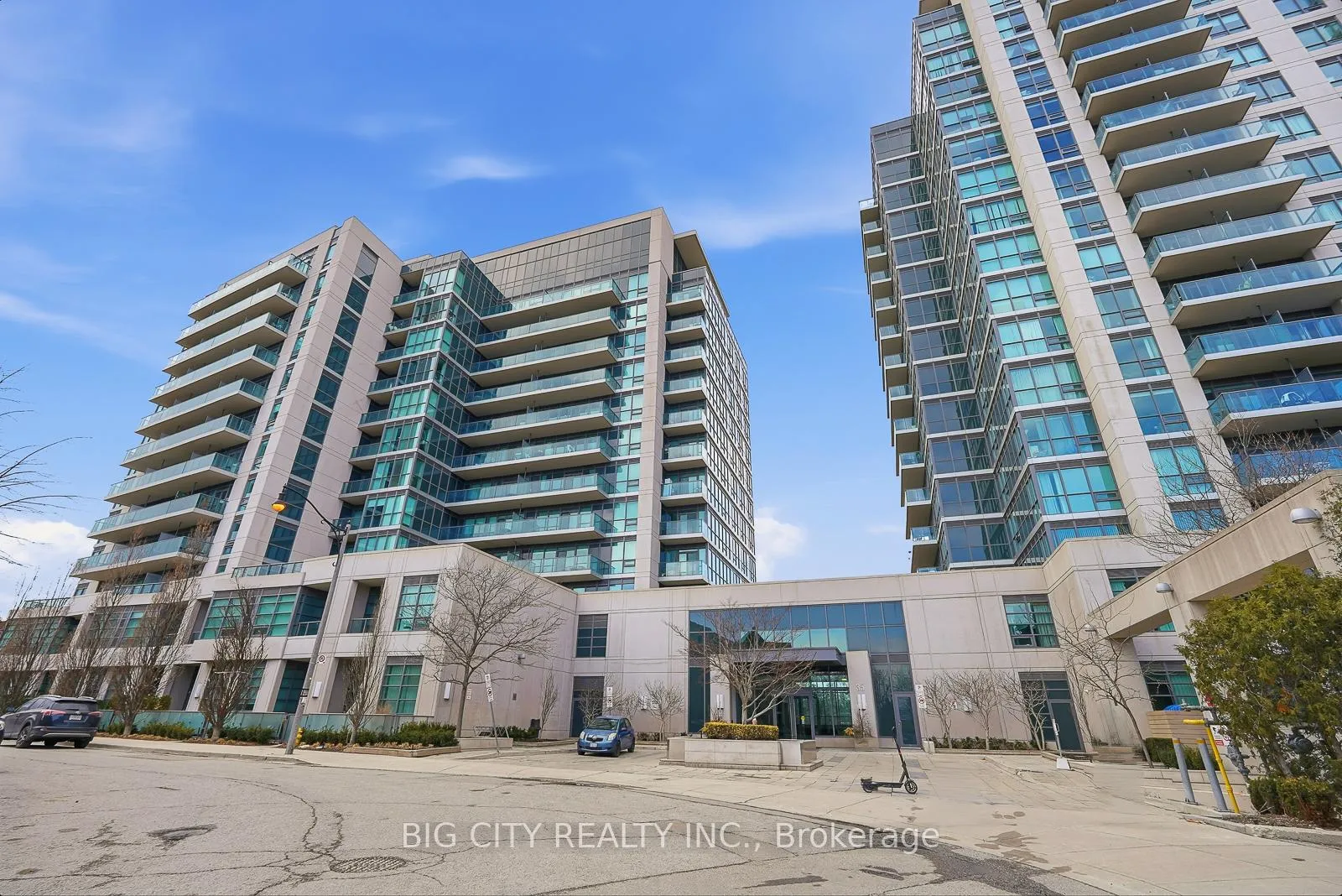 Photo 2 of Unit 403, 35 Brian Peck Crescent, Toronto, Leaside — HOMEH