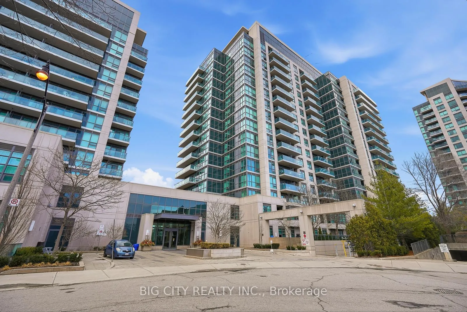 Photo 3 of Unit 403, 35 Brian Peck Crescent, Toronto, Leaside — HOMEH