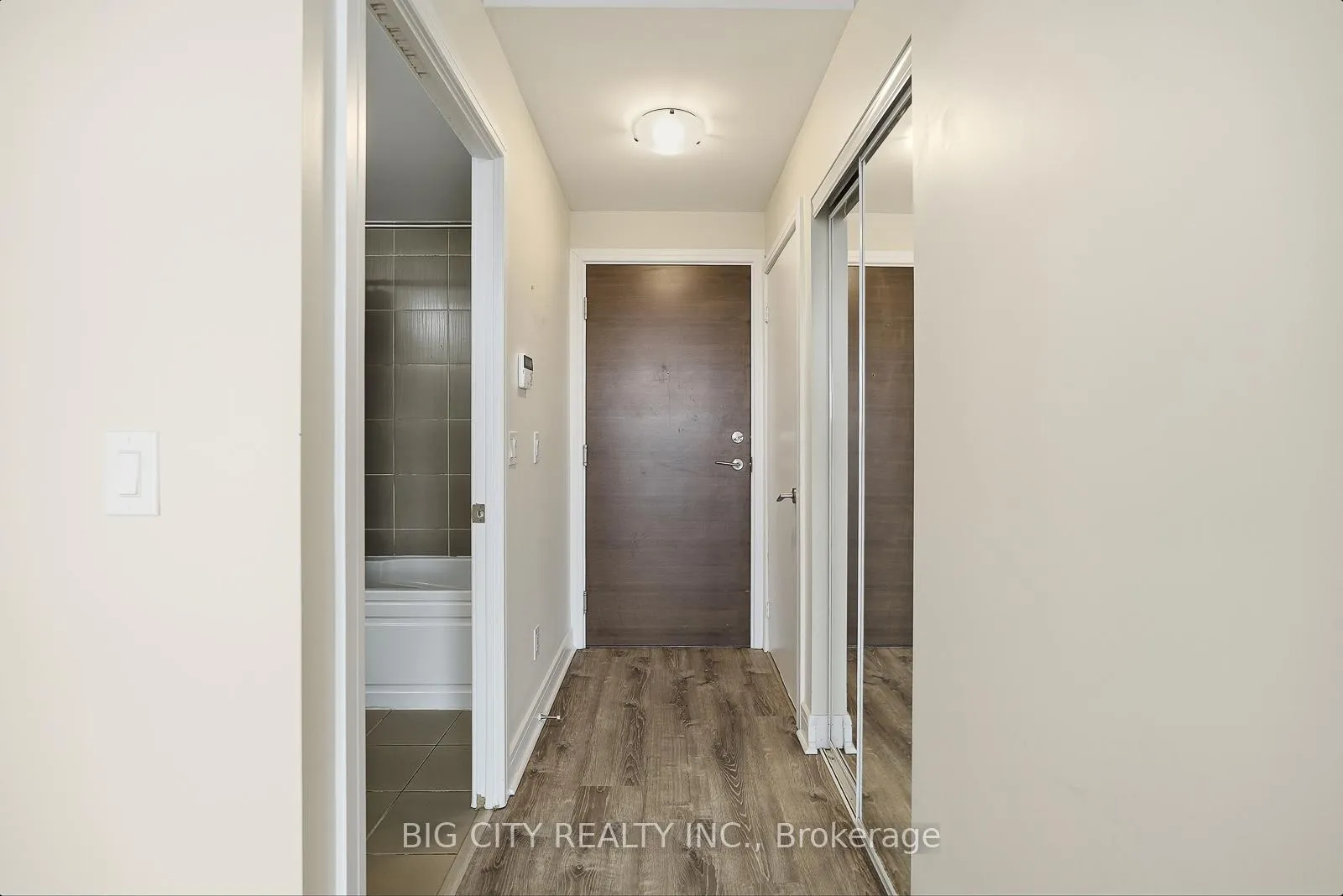 Photo 7 of Unit 403, 35 Brian Peck Crescent, Toronto, Leaside — HOMEH