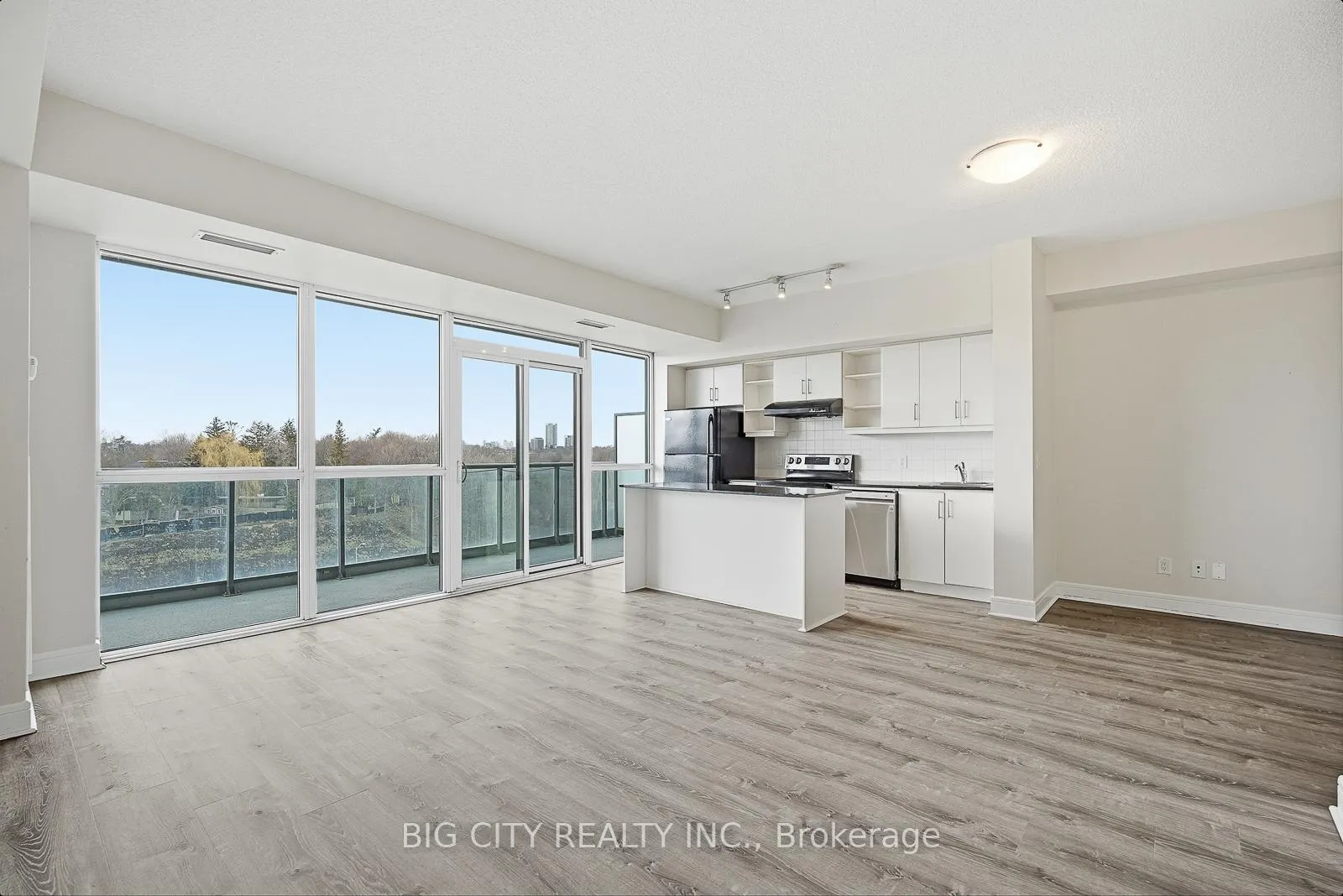 Photo 11 of Unit 403, 35 Brian Peck Crescent, Toronto, Leaside — HOMEH