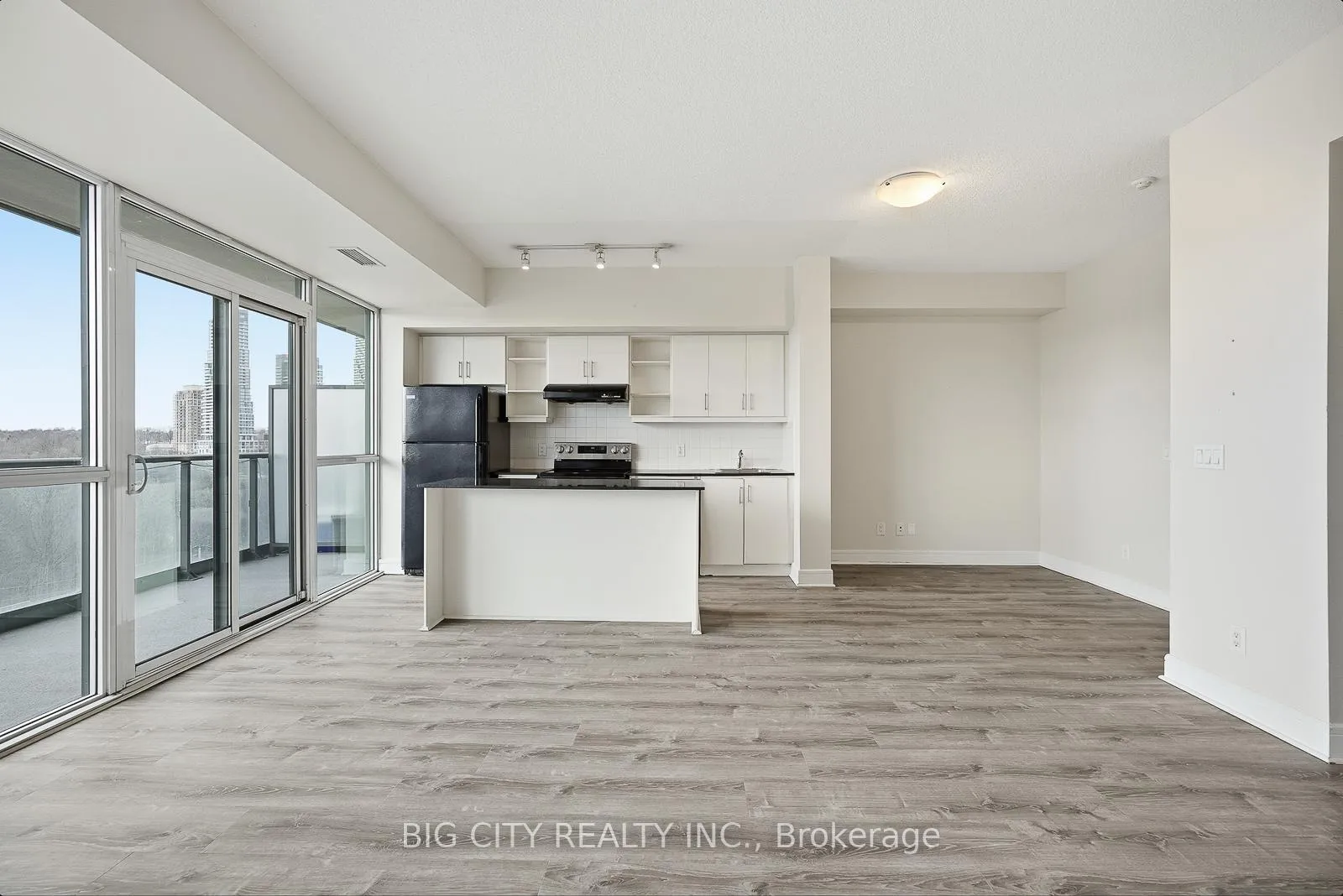Photo 12 of Unit 403, 35 Brian Peck Crescent, Toronto, Leaside — HOMEH