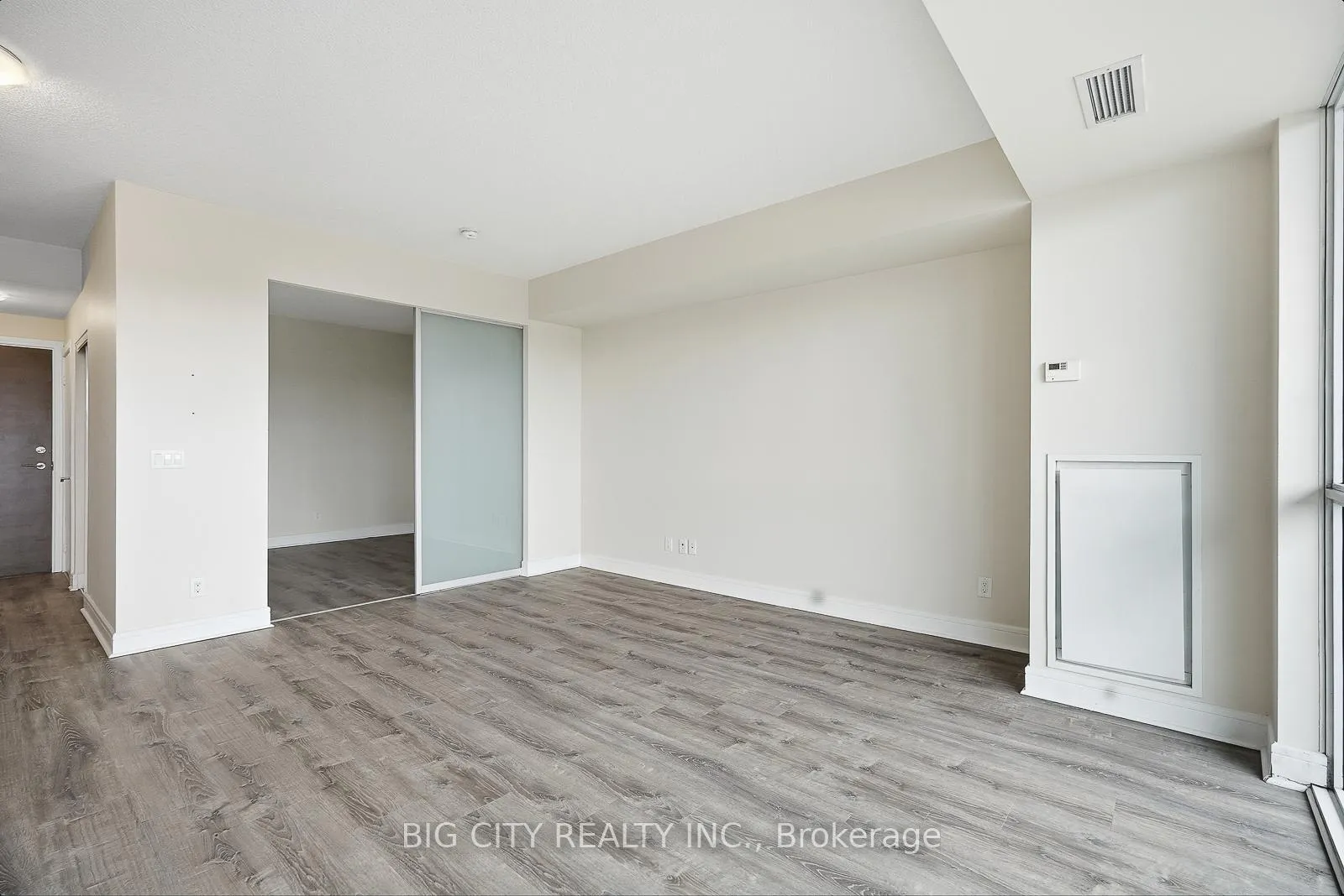 Photo 14 of Unit 403, 35 Brian Peck Crescent, Toronto, Leaside — HOMEH