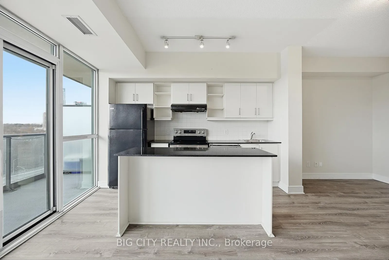 Photo 17 of Unit 403, 35 Brian Peck Crescent, Toronto, Leaside — HOMEH