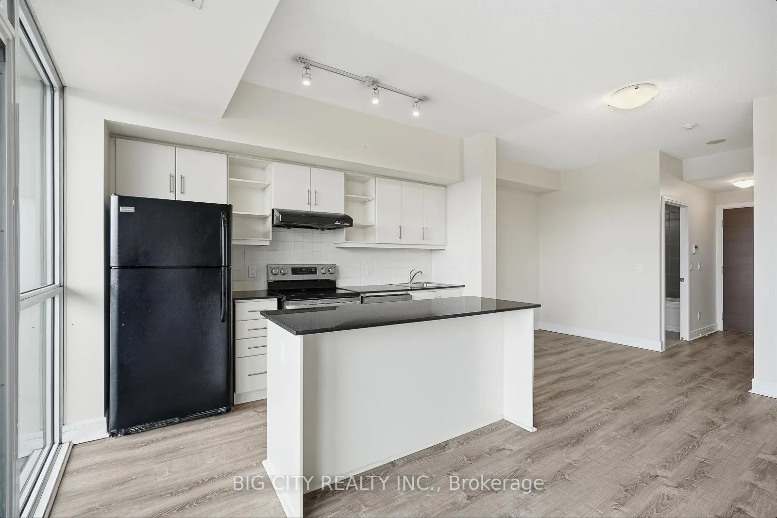 Photo 18 of Unit 403, 35 Brian Peck Crescent, Toronto, Leaside — HOMEH