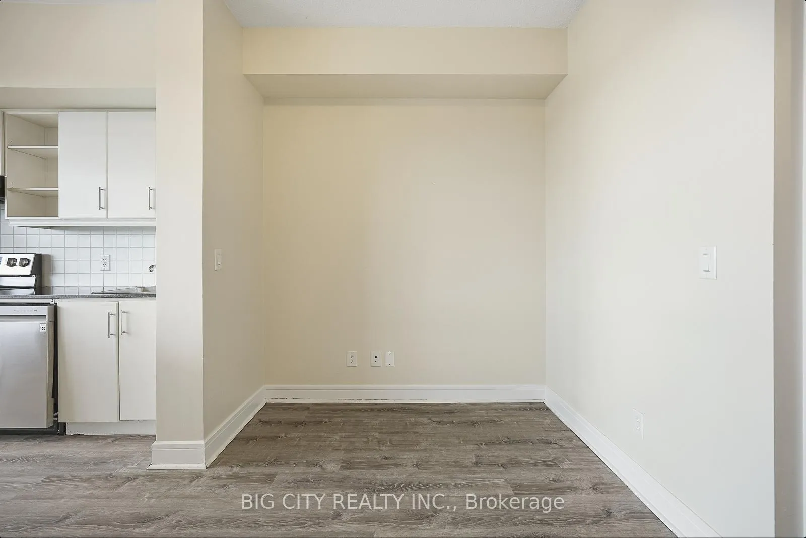 Photo 23 of Unit 403, 35 Brian Peck Crescent, Toronto, Leaside — HOMEH