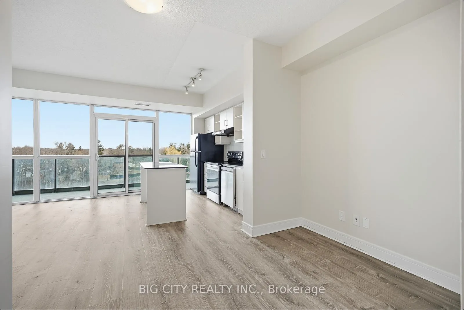 Photo 24 of Unit 403, 35 Brian Peck Crescent, Toronto, Leaside — HOMEH