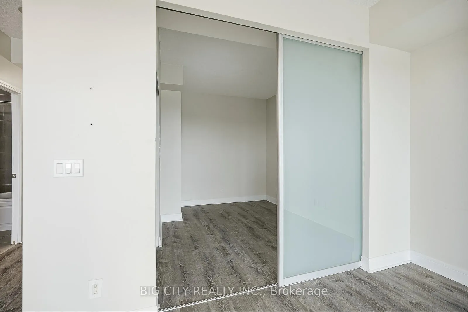 Photo 27 of Unit 403, 35 Brian Peck Crescent, Toronto, Leaside — HOMEH