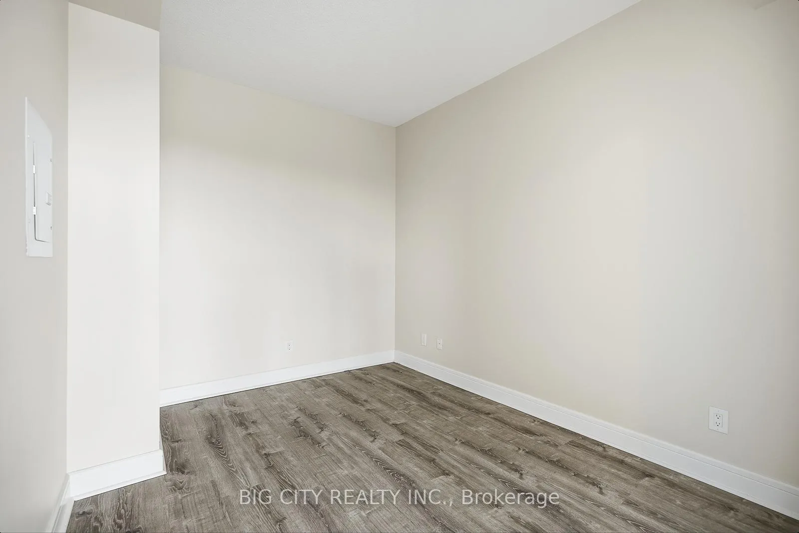 Photo 28 of Unit 403, 35 Brian Peck Crescent, Toronto, Leaside — HOMEH