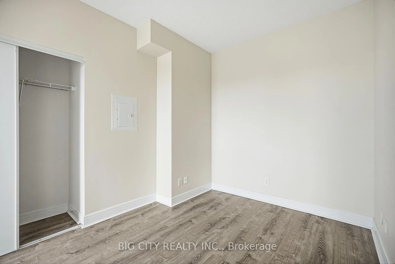 Photo 29 of Unit 403, 35 Brian Peck Crescent, Toronto, Leaside — HOMEH