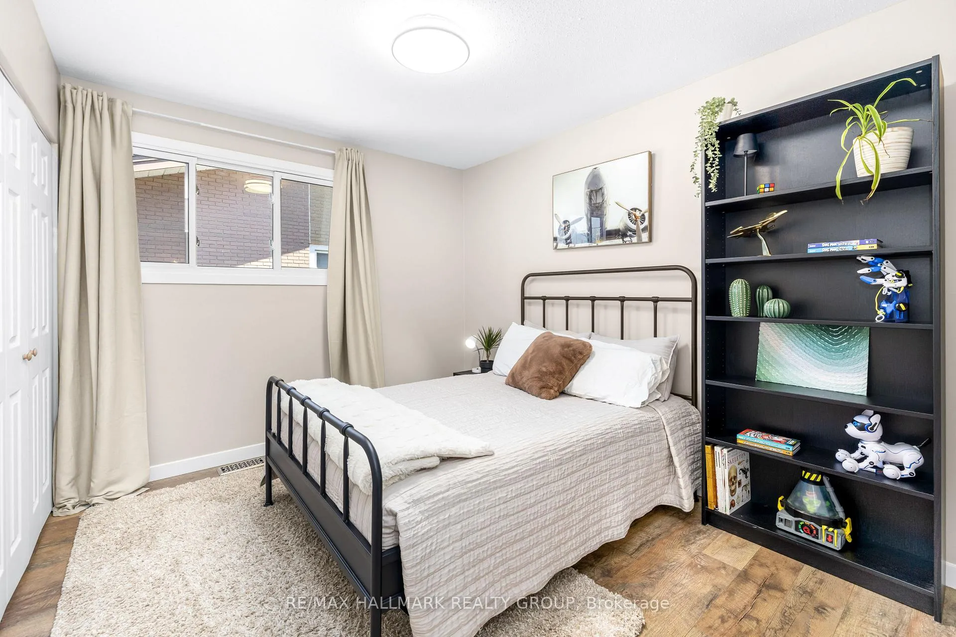 Photo 26 of 2041 Kingsley Road, Ottawa, Parkway Park — HOMEH