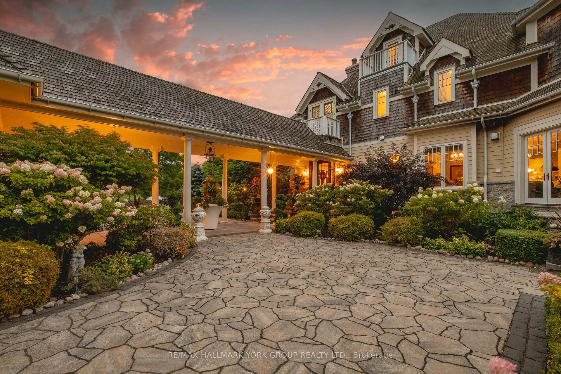 Photo 5 of 736 Lake Drive N, Georgina, Historic Lakeshore Communities — HOMEH