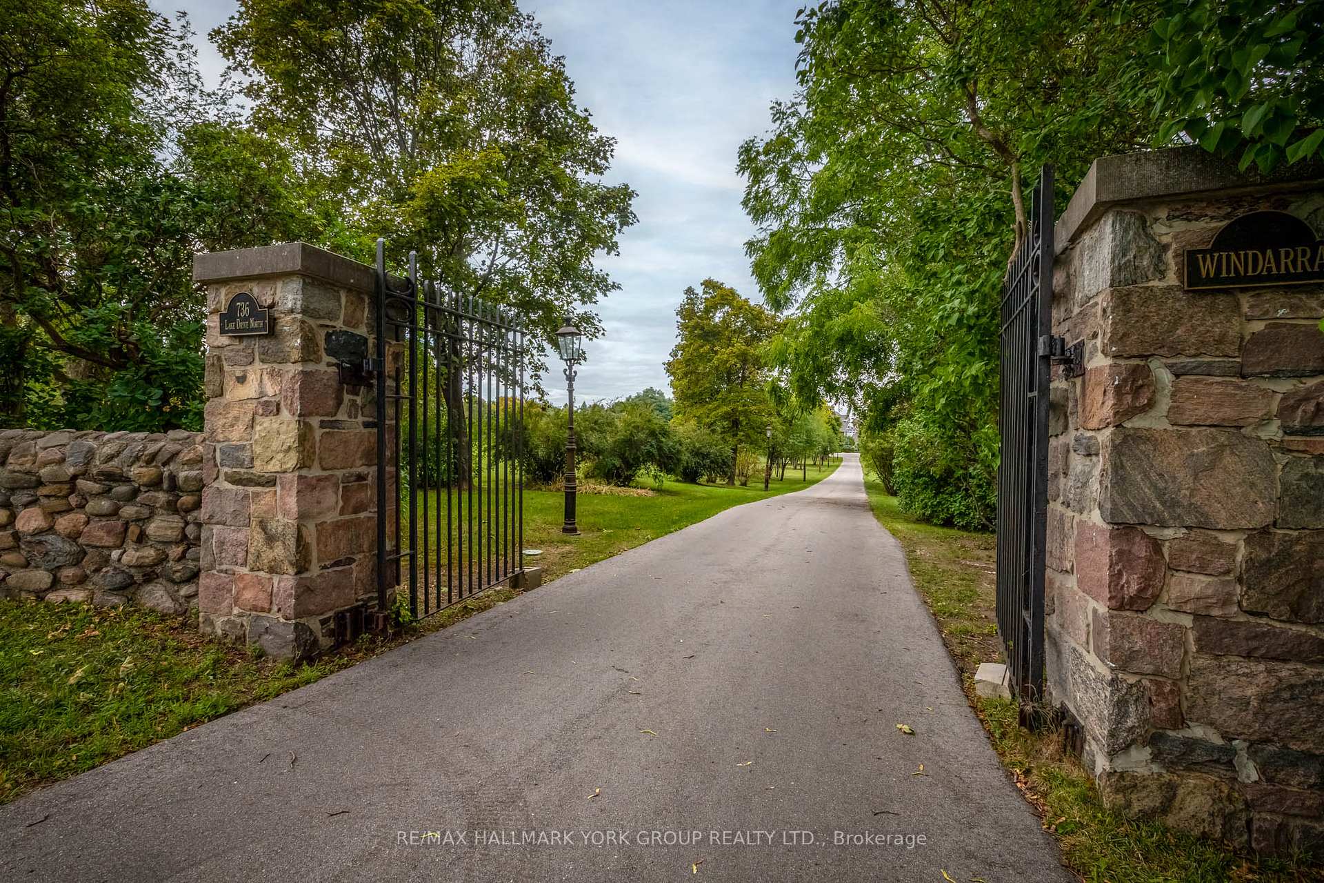 Photo 7 of 736 Lake Drive N, Georgina, Historic Lakeshore Communities — HOMEH