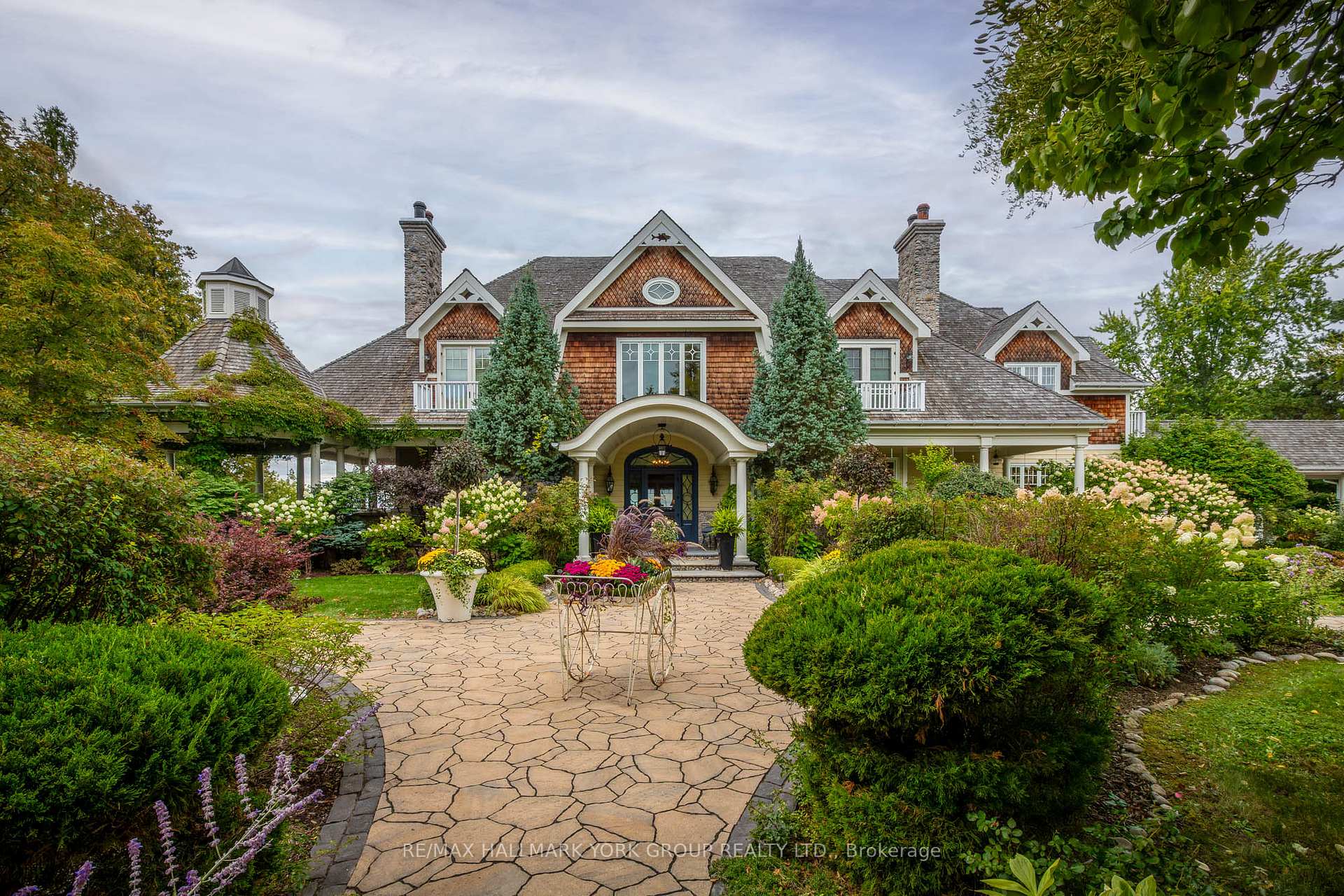 Photo 8 of 736 Lake Drive N, Georgina, Historic Lakeshore Communities — HOMEH