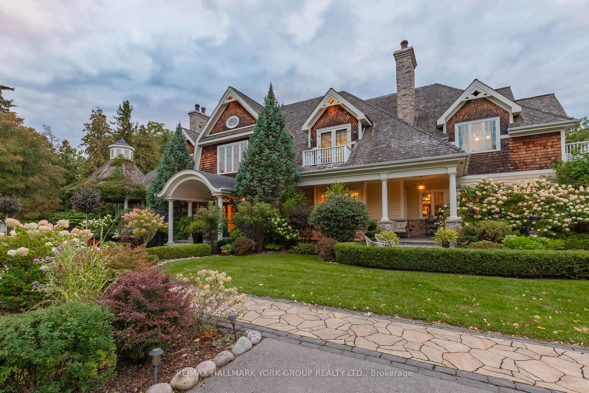 Photo 9 of 736 Lake Drive N, Georgina, Historic Lakeshore Communities — HOMEH