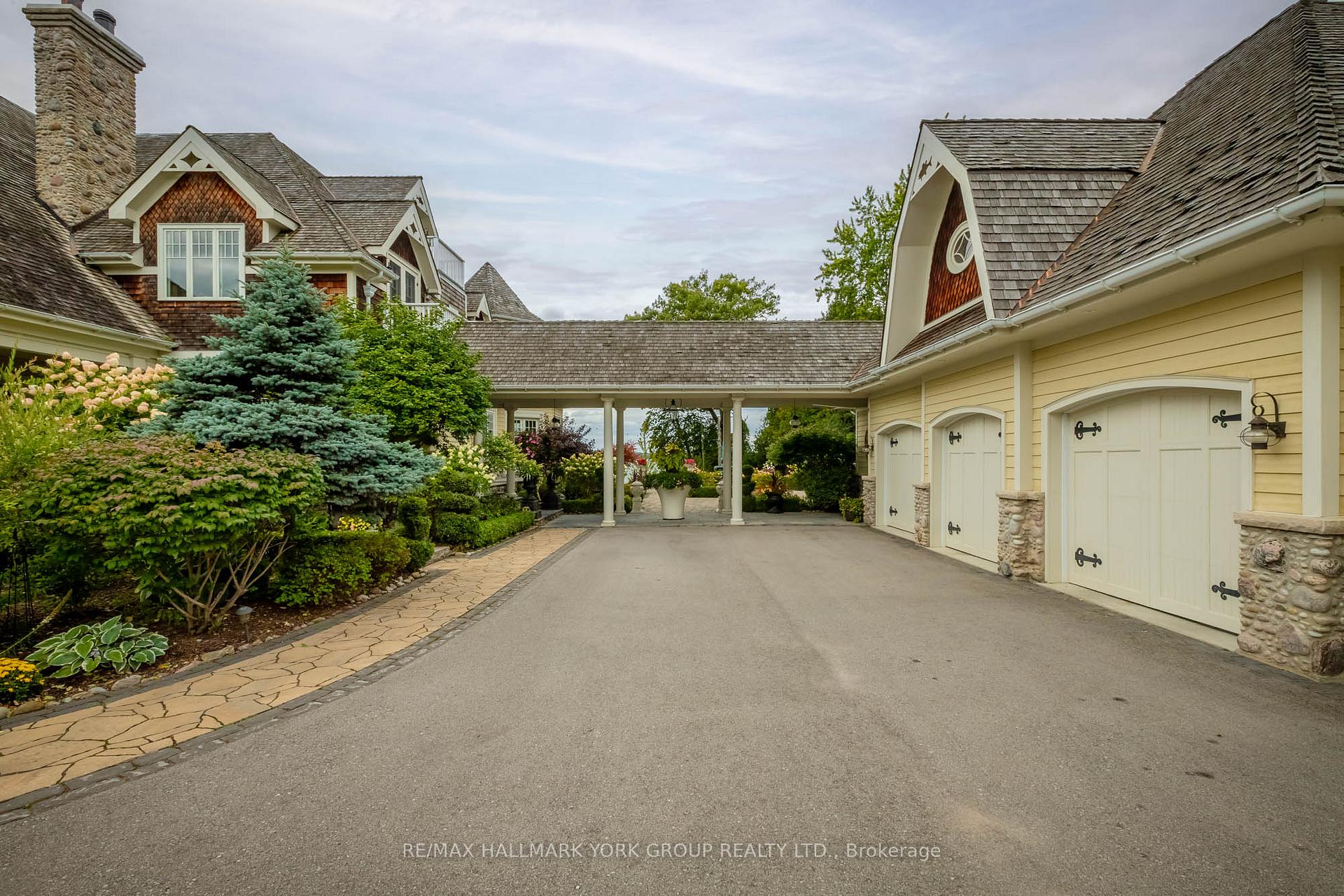 Photo 10 of 736 Lake Drive N, Georgina, Historic Lakeshore Communities — HOMEH