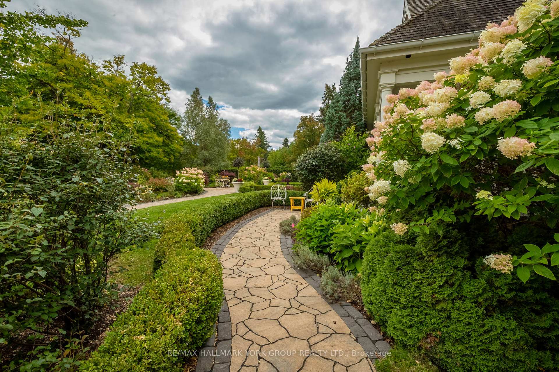 Photo 14 of 736 Lake Drive N, Georgina, Historic Lakeshore Communities — HOMEH