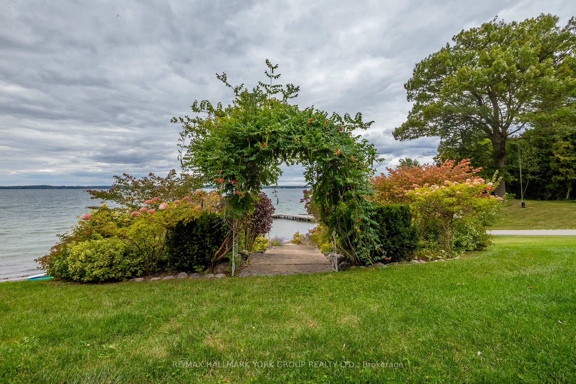 Photo 17 of 736 Lake Drive N, Georgina, Historic Lakeshore Communities — HOMEH