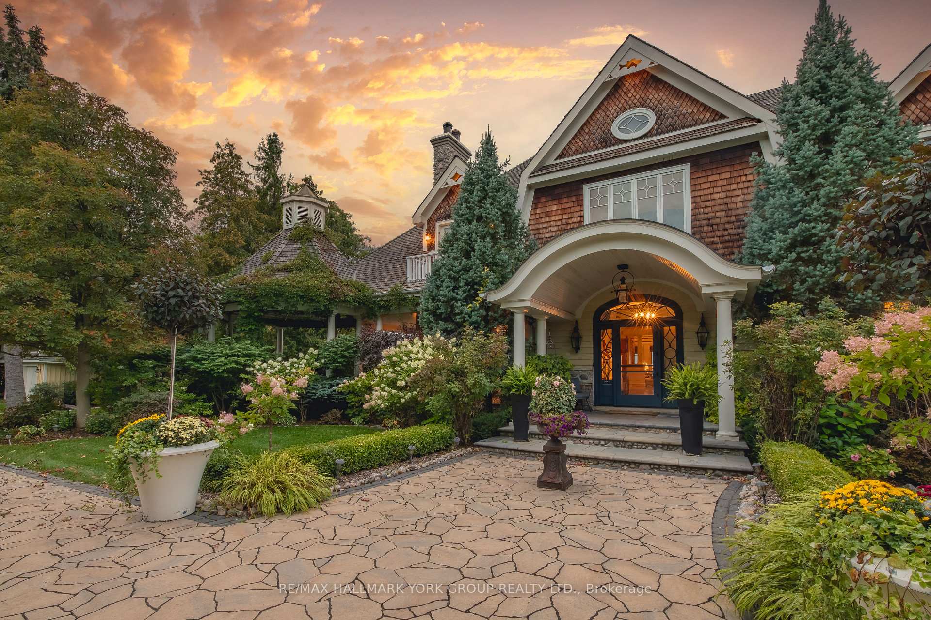 Photo 20 of 736 Lake Drive N, Georgina, Historic Lakeshore Communities — HOMEH