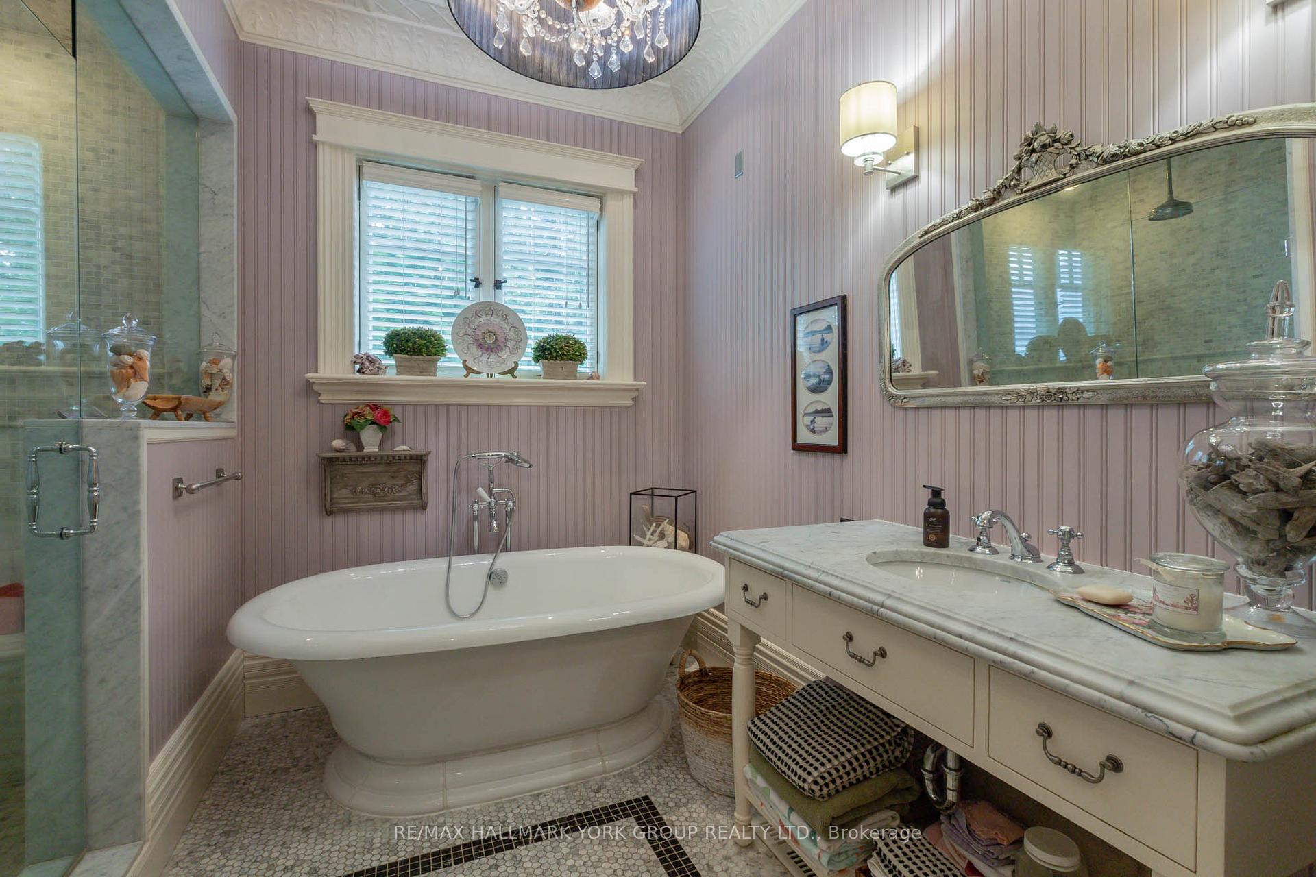 Photo 36 of 736 Lake Drive N, Georgina, Historic Lakeshore Communities — HOMEH