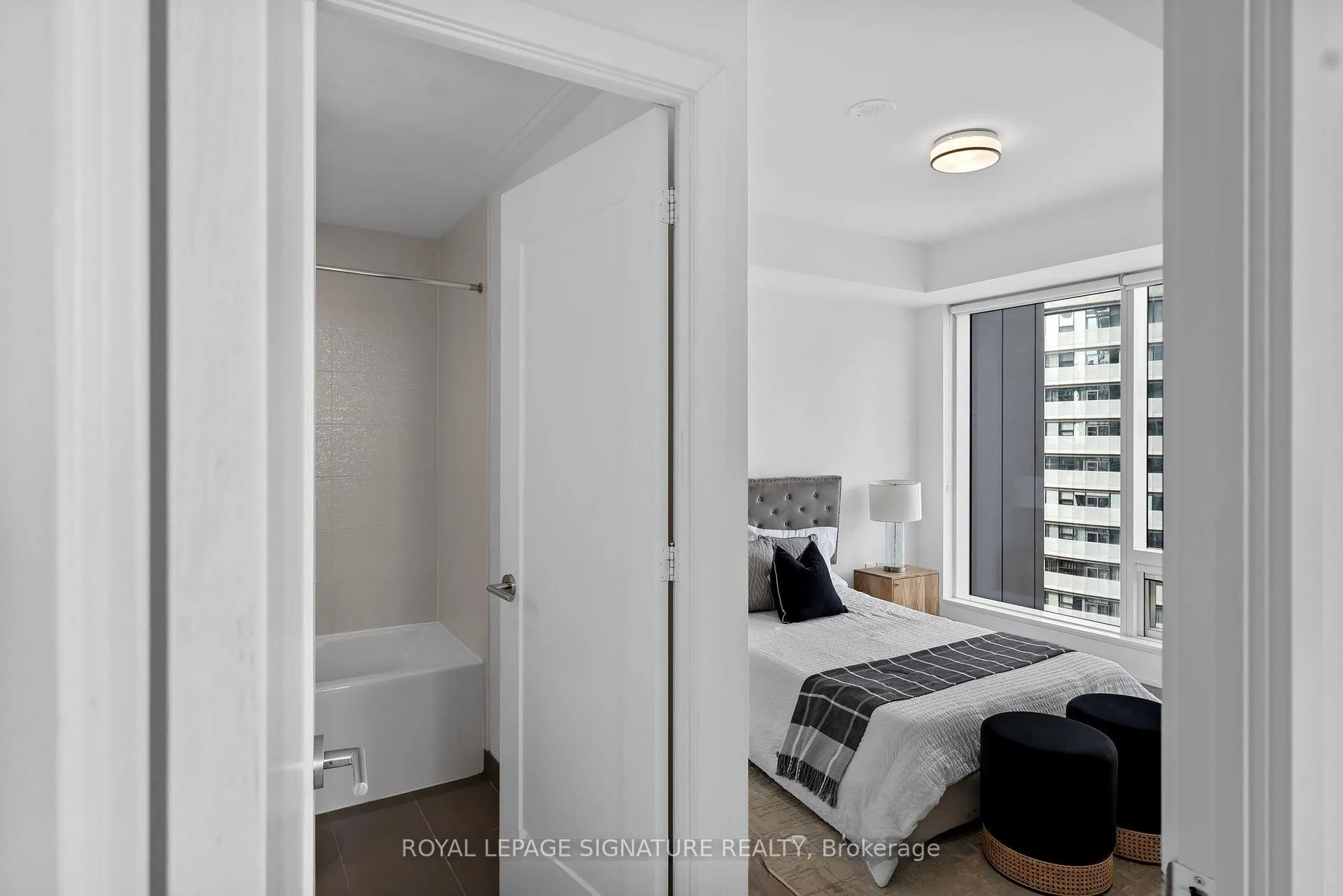 Photo 10 of Unit 3003, 10 York Street, Toronto, Waterfront Communities — HOMEH
