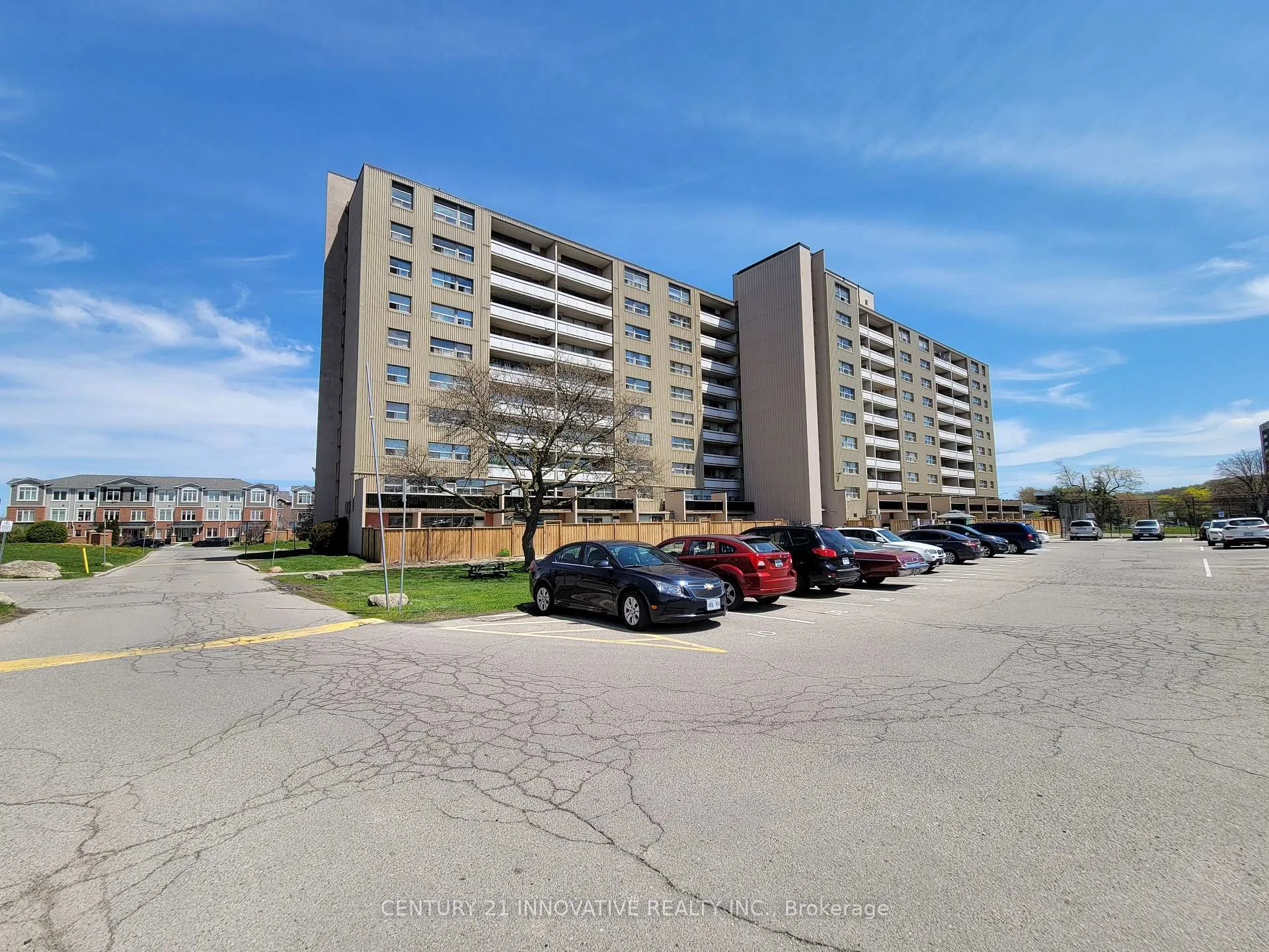 Photo 5 of Unit 910, 15 Albright Road S, Hamilton, Vincent — HOMEH