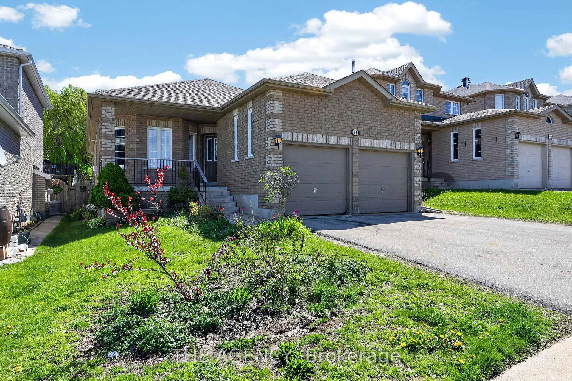 Photo 3 of 21 Silver Trail, Barrie, Ardagh — HOMEH